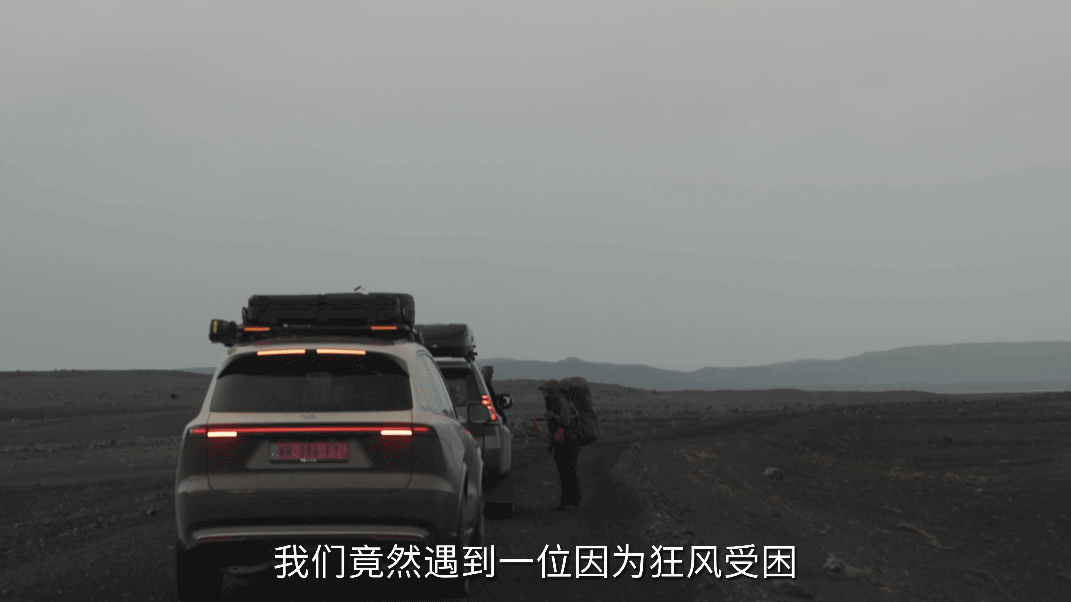 一直觉得冰岛是遥远又充满野性的无人之地，自驾过去肯定又苦又累。看完极速拍档这期才