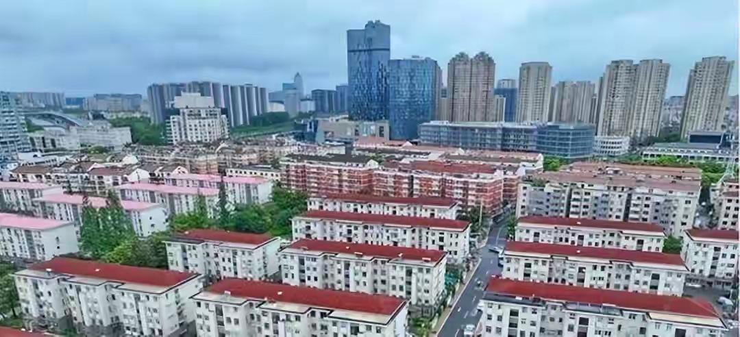 难以想像，又新增一座“鬼城”！香河房价从2万跌到4千，就算降价依旧无人问津。
香