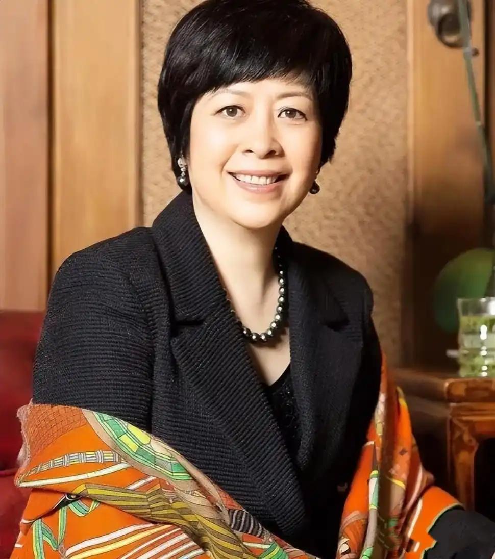 王京花身为内娱“第一经纪人”，虽坐拥财富与人脉，但儿子董子健却成了她最大“心病”