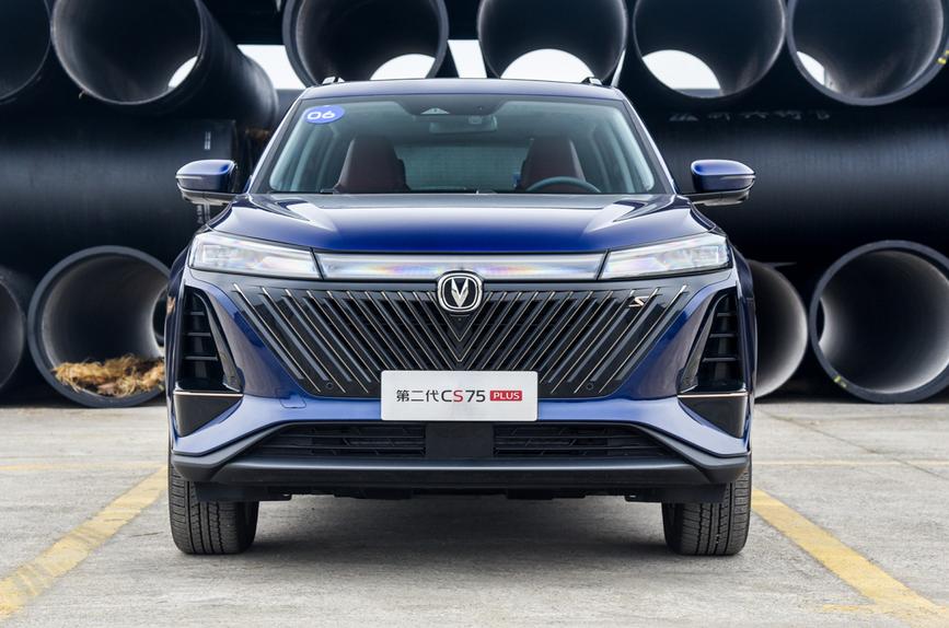 抛开合资车不谈，能入本君眼的国产品牌只有以下三个：
一，长安汽车，经典代表作~C