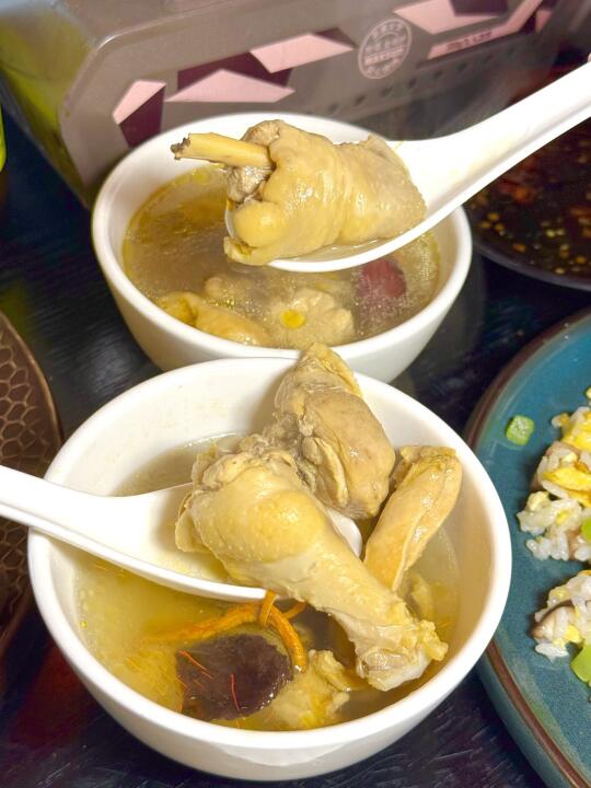 这家天台bar的鸡煲居然那么好吃！！
