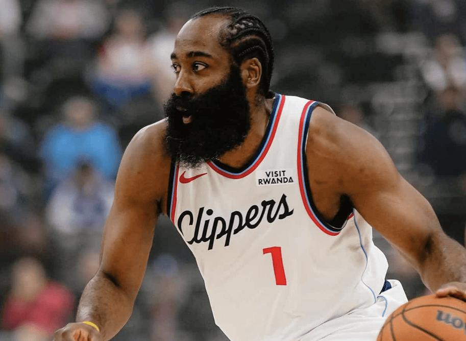 16秒时间落后一分，然后压时间强投三分？
这球不给手感火热的哈登支配？
为什么压