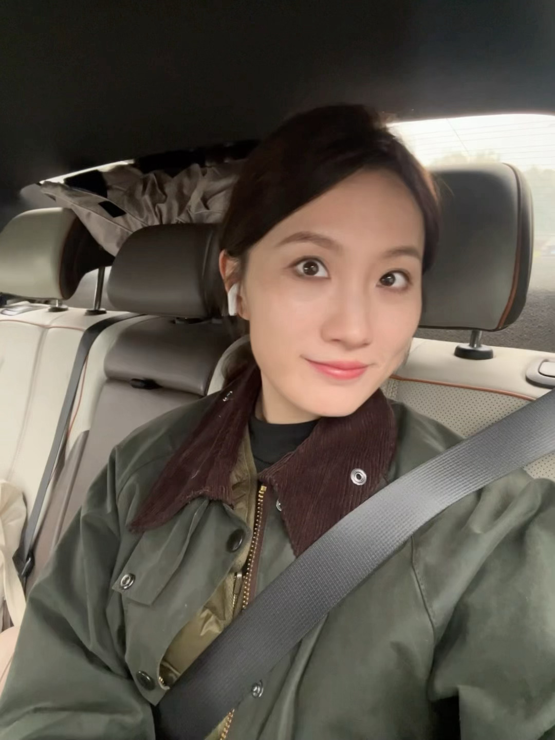 早上好人已到拍摄点准备营业新耳机也上岗了现在它在我的耳朵上👂  ​​​