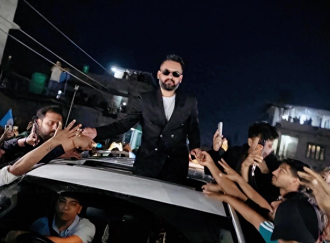 尼泊尔发生了一件震惊全国的大事，35岁的巴伦德拉·沙阿正式宣誓就任总理，成为该国