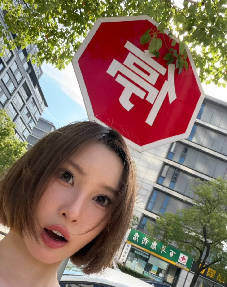 思慕社字母 我们在同一个城市看着不同的月光各自数着数不完的忧伤斯慕社
