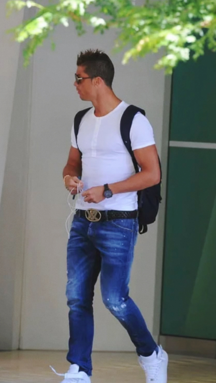 不要去研究什么C罗的穿搭🕺🏻他的穿搭只适合他