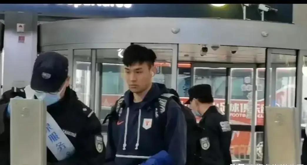 吴兴涵回归！和泰山队今天一起赴海口冬训，李海龙，孙国文，胡靖航离队，新援高准翼等