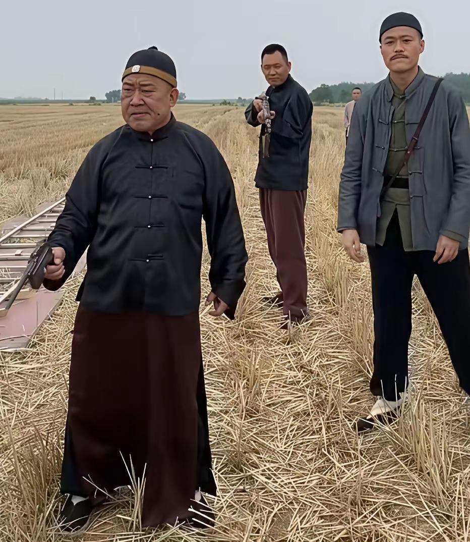 你们认识这位明星吗？
他继是军人，又是演员，可谓是全能型人才
他一般都是演坏人，
