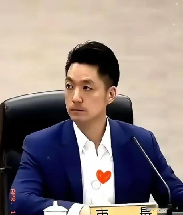两蒋灵柩停台半世纪难入土，后人愿自费归乡，蒋万安为何始终避而不谈？

两蒋的棺材