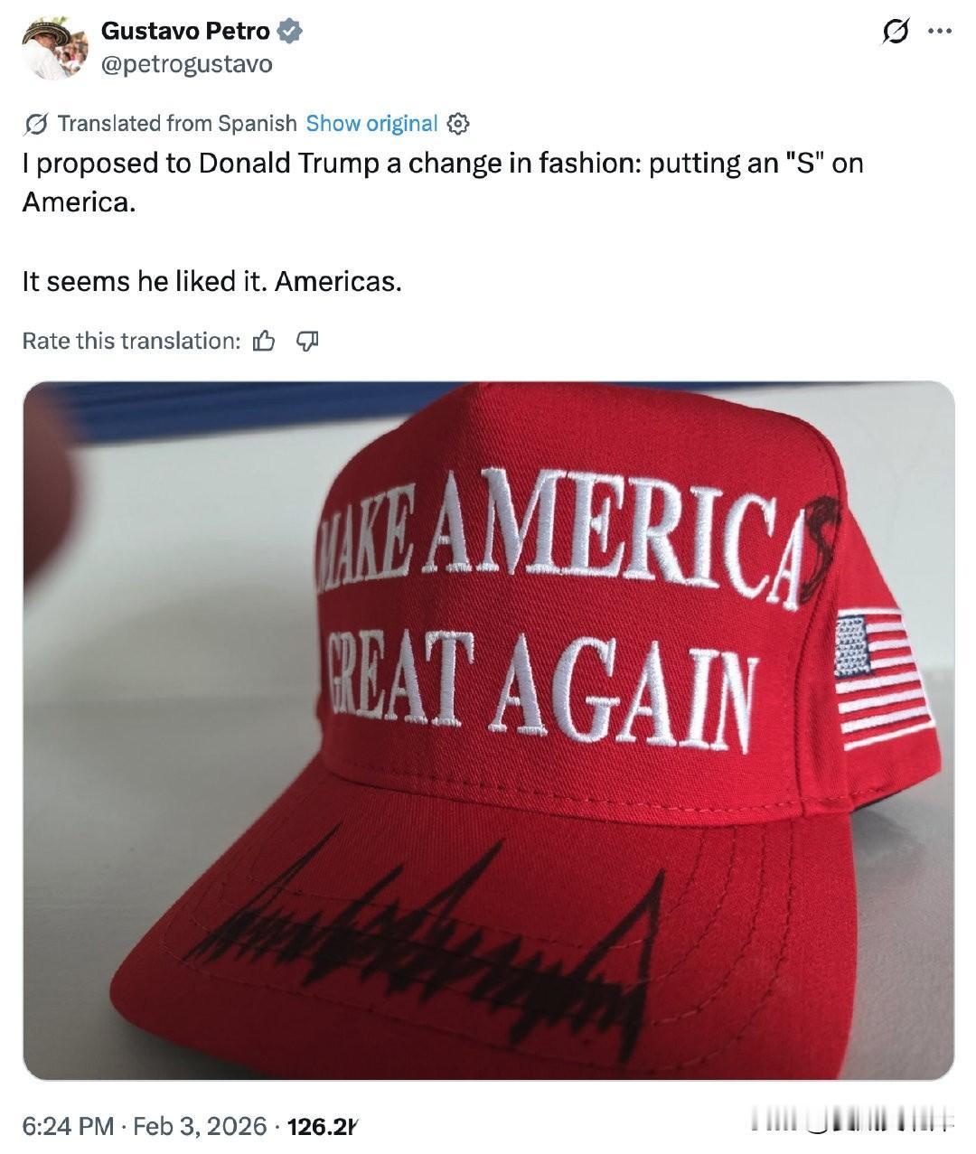 哥伦比亚总统Gustavo Petro晒出MAGA帽，并配文写道；
我向川普提议