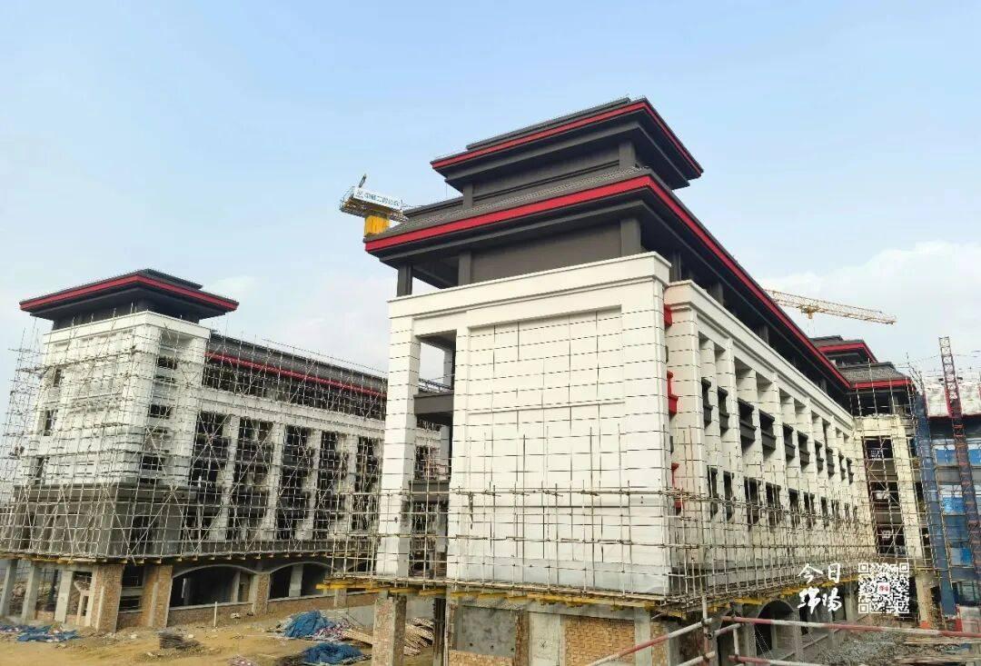绵阳南山中学（经开校区·新校区）
 
- 位置：绵阳经开区塘坊大道/文武中路（博