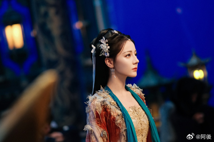 难怪贺思慕不爱上班难怪迪丽热巴不爱上班贺思慕完全不按套路出牌✨不粘人不恋爱脑，危