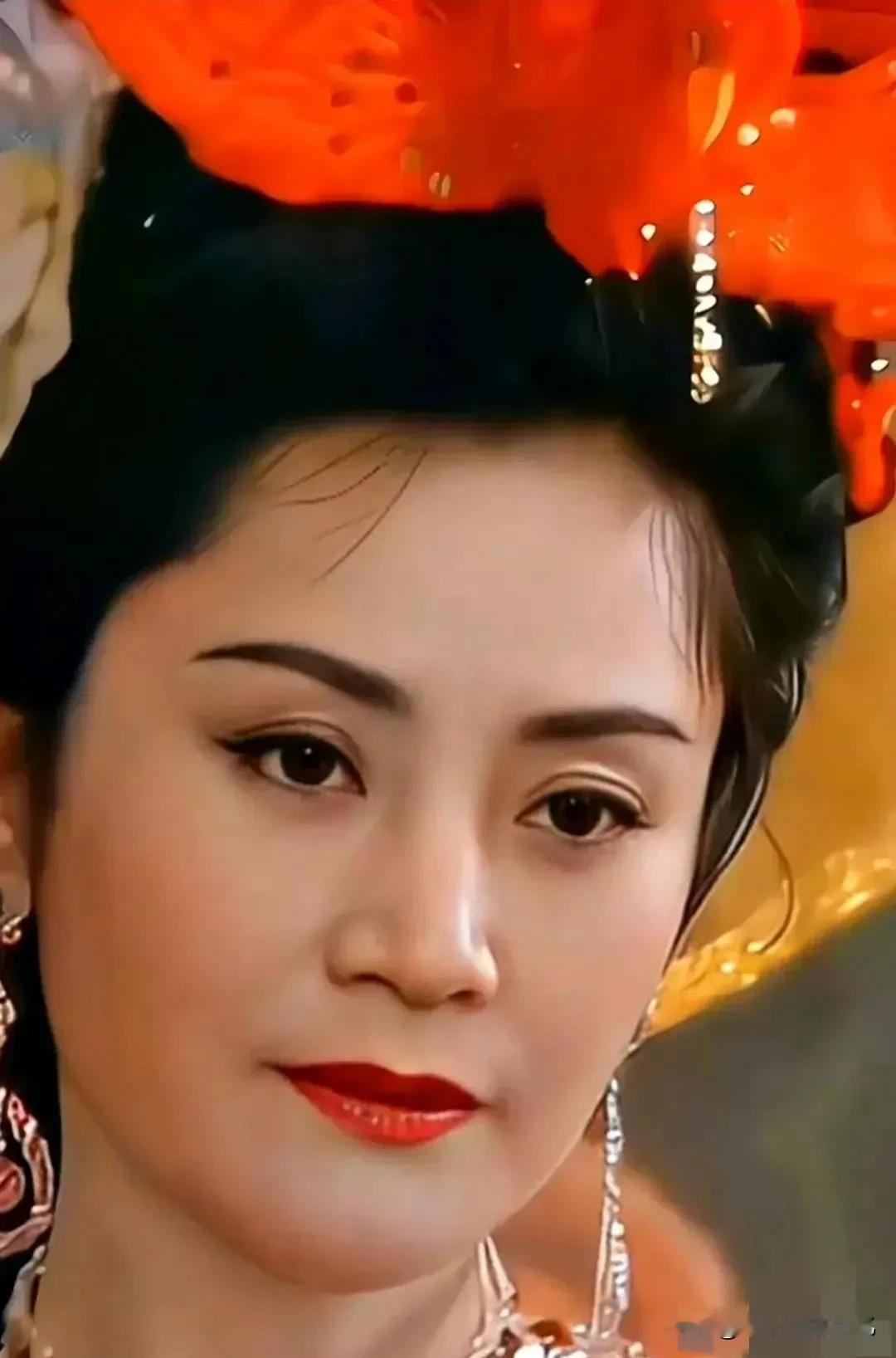 如果杨洁导演当年让白骨精的演员扮演女儿国国王，画风可能类似这样：威严而难以接近