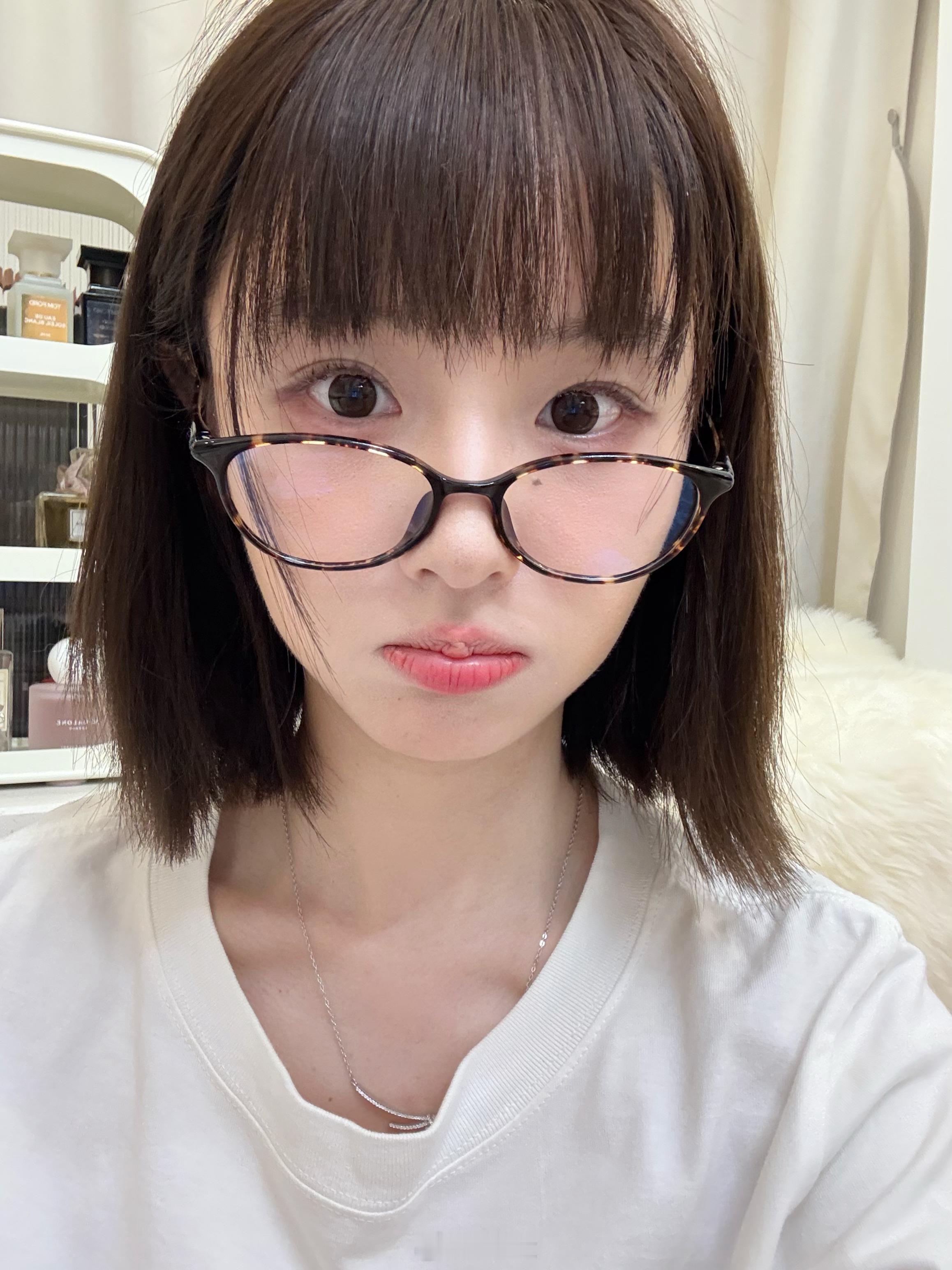 也算是get了张柏芝同款护肤品了！麦吉丽时光三部曲真的很不错！这次去青岛拍摄狠狠