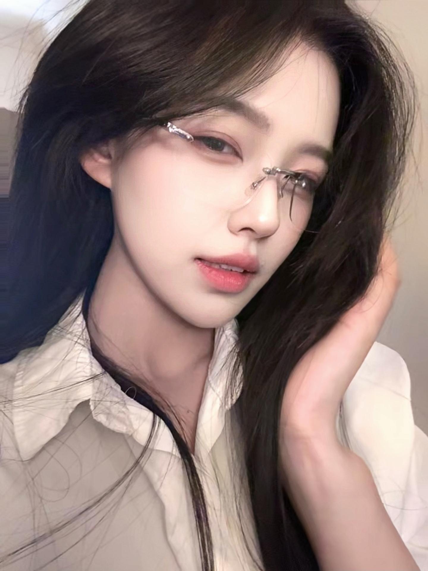 张开嘴小声的把2读出来
