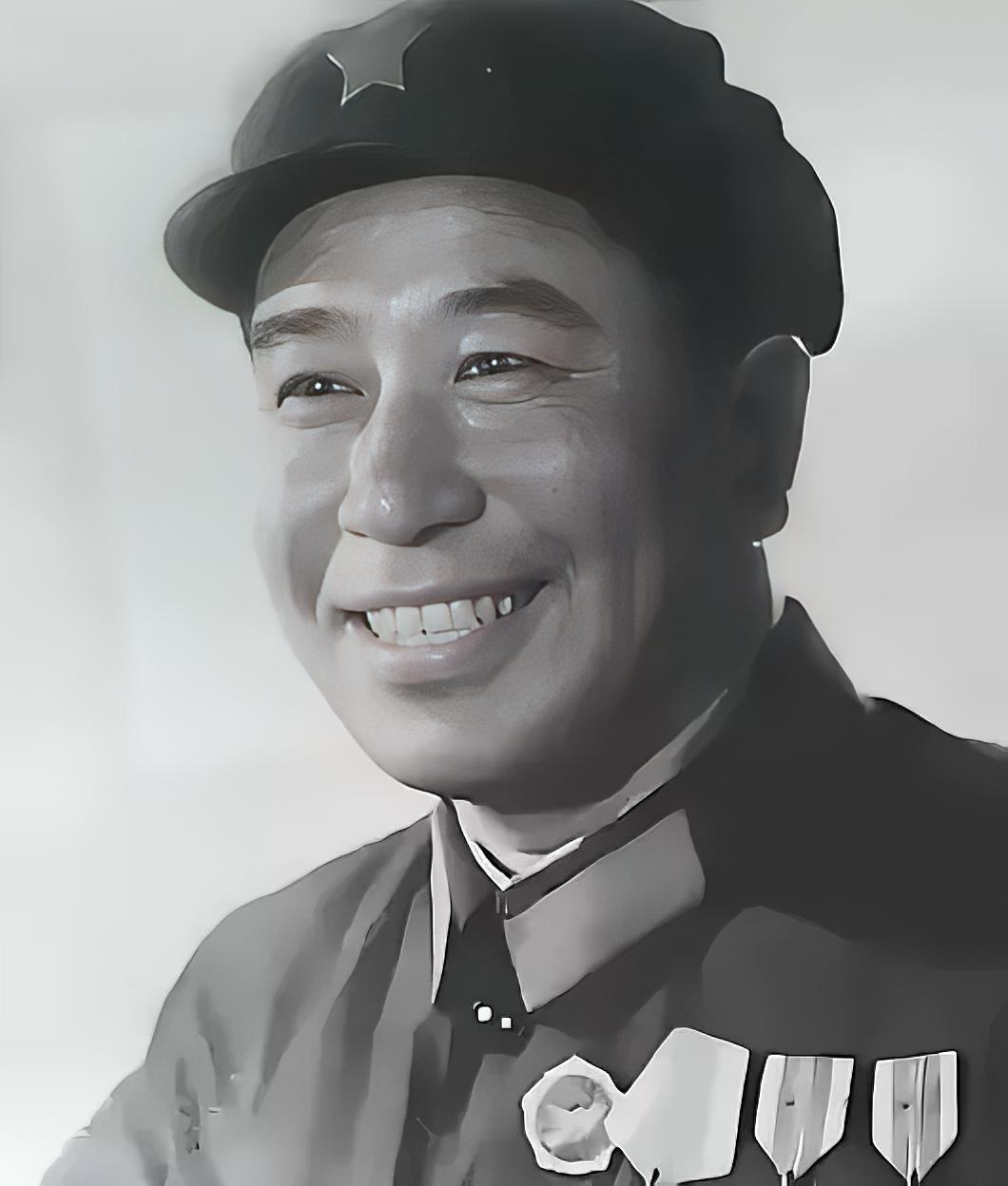 1951年，第三次战役干部全牺牲，战士更是乱成一团，谁曾想，在这危急时刻，郑起做