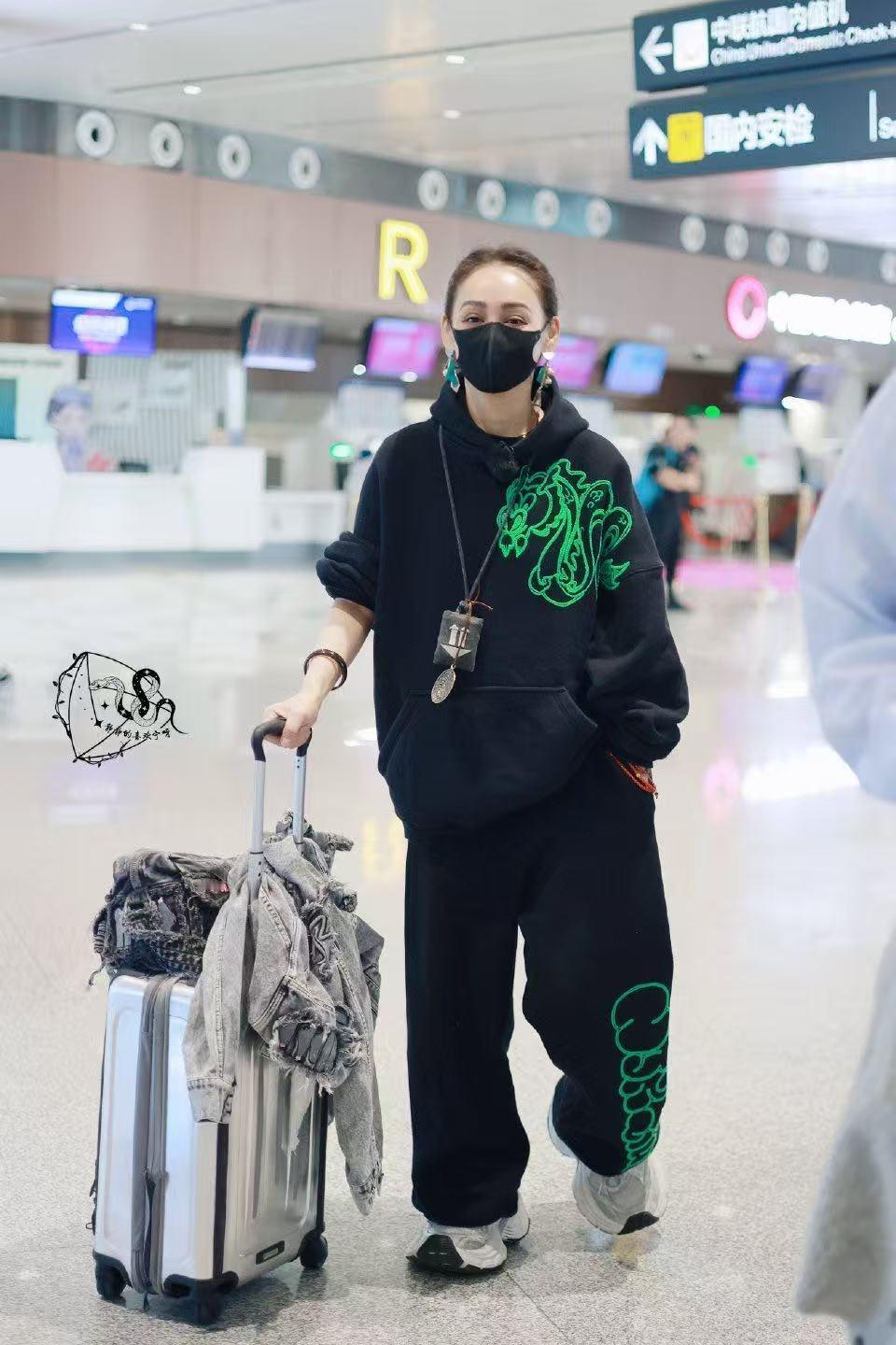 宁静录制一路繁花2被帅哥表白 这样的现场互动不仅让粉丝开心，也让路人感受到了节目