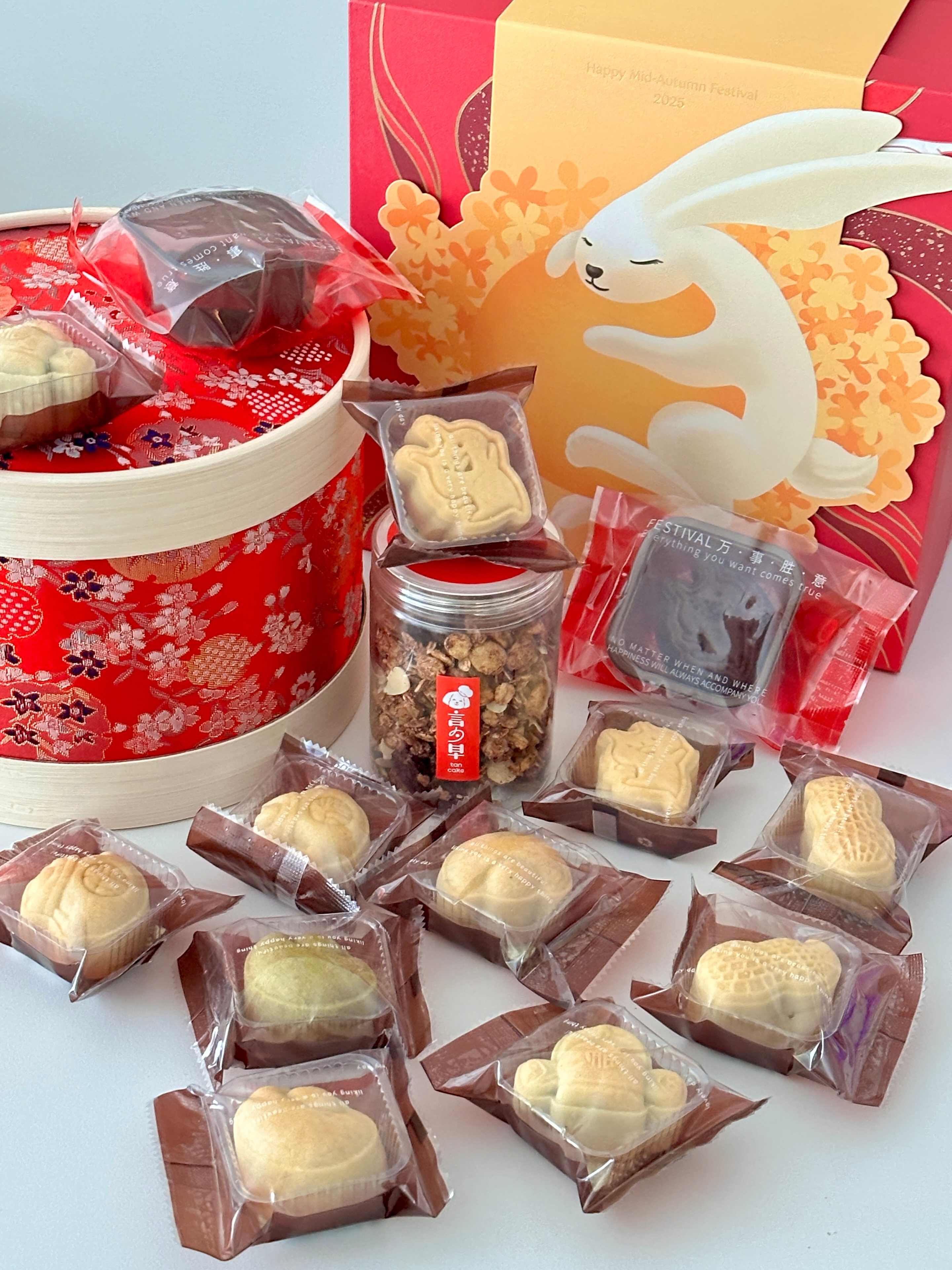 又是一年被投喂[心]谢谢大家的中秋🎁呀！！✨言夕早的脆皮月饼让人惊喜，收到就拆