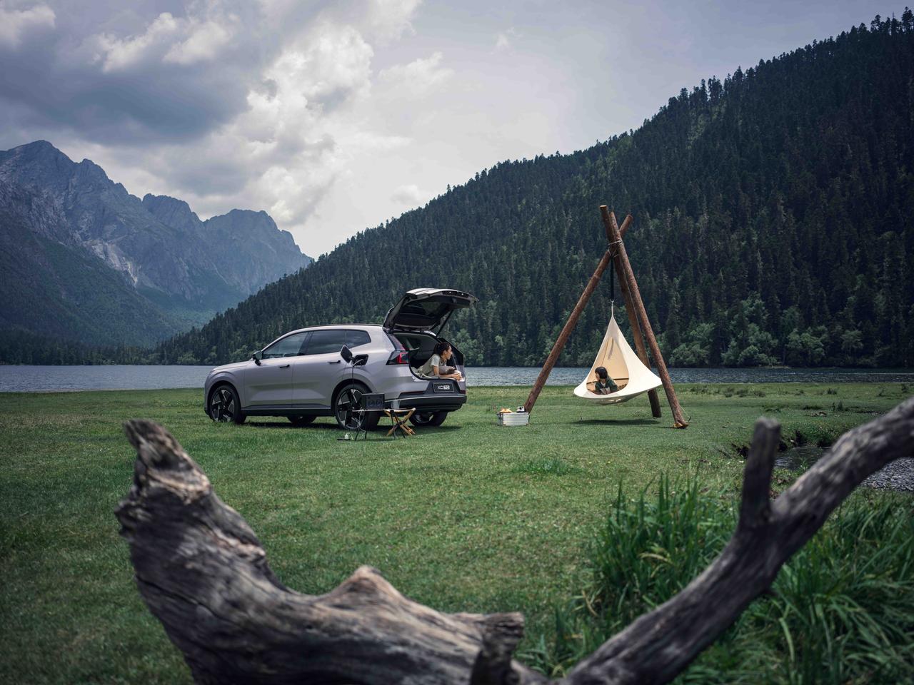 在沃尔沃汽车99周年之际，全新XC70 99周年感恩版正式上市，不仅是一款新车发