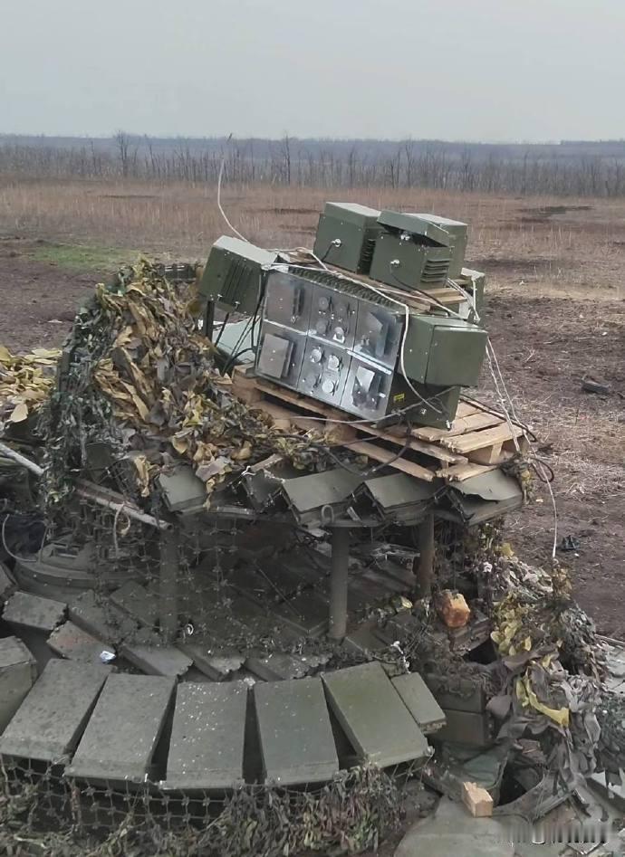 “太抽象了，什么超级疯狂的麦克斯，电子战改装！”4月5日，俄军展示了最新针对坦克