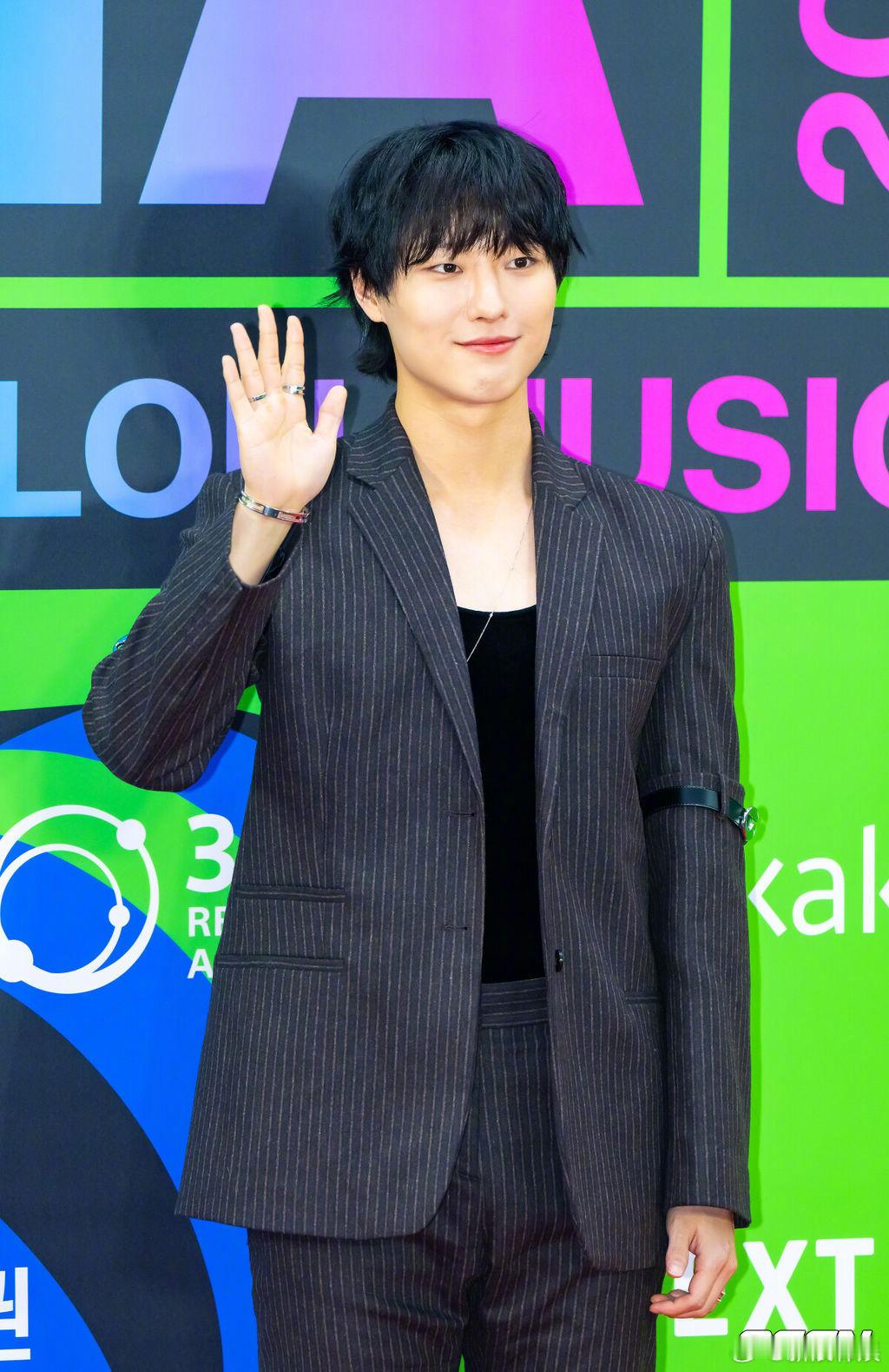 曹承衍将三月回归 据韩媒，WOODZ曹承衍曹承衍 将于3月回归歌谣界。 