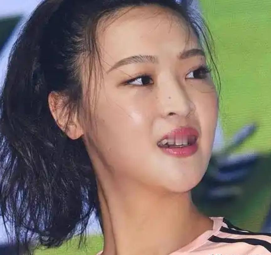 2018年，“排球女神”惠若琪如愿嫁给了“北大才子”杨臻博。但是婚后两年，两人却