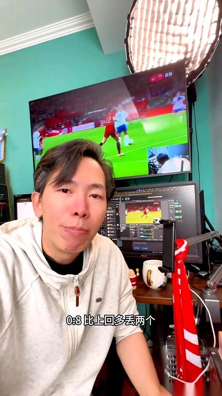 0比8。
手机屏幕上就这两个数字，我盯着看了好久。
一瞬间甚至觉得，这比分，还不