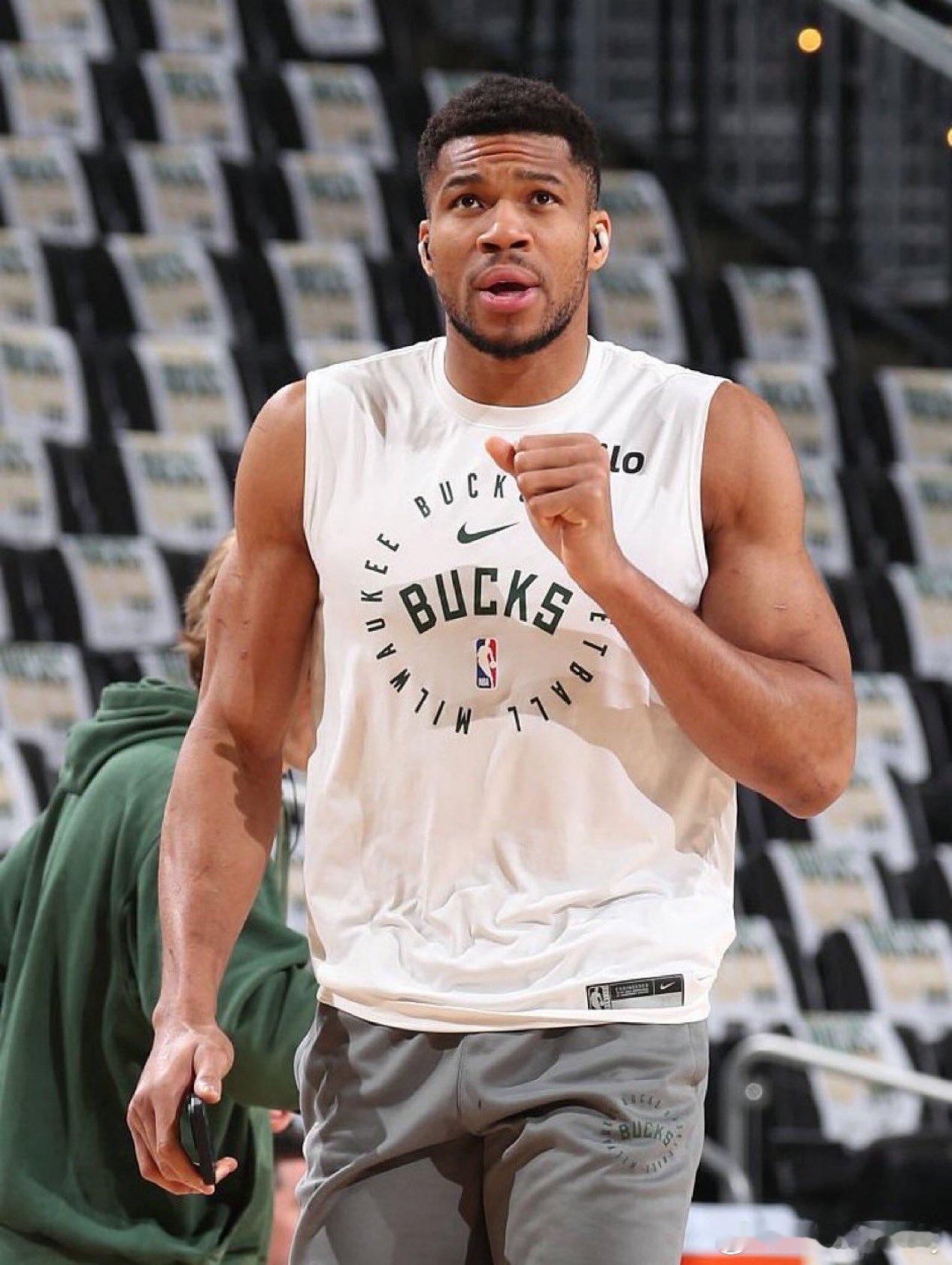 Brian Windhorst表示：“我没看到雄鹿在交易字母哥方面有太多动向。”