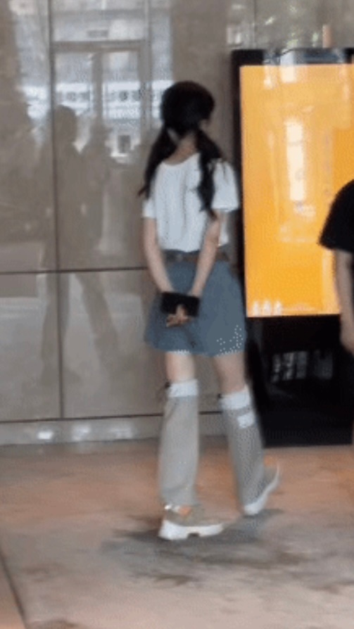 田曦薇 好长好细的腿