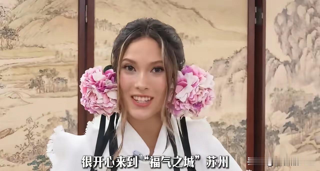 谁懂啊！谷爱凌跟苏州领导会谈的造型，直接把我可爱到跺脚！
 
别人正式场合都是西