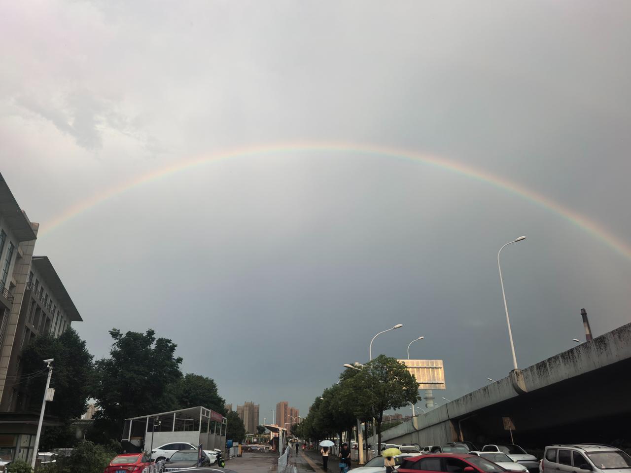 武汉雨后又现彩虹，三天两次彩虹，难道有什么好兆头？