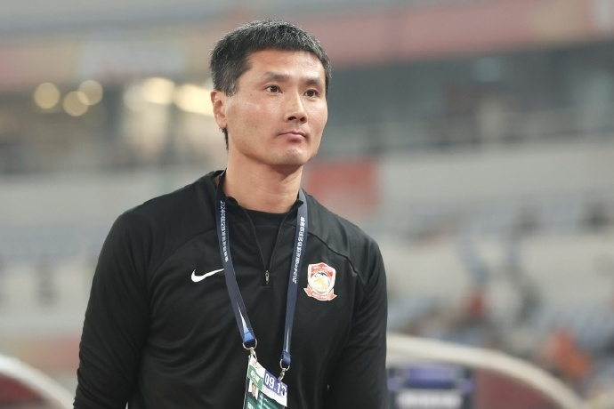 邵佳一李国旭参加国足新帅选聘   据直播吧消息，尽管报名参加国足新帅选聘的教练员