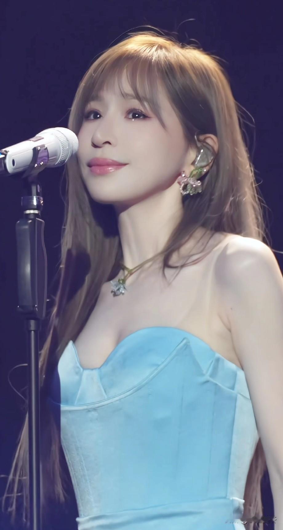 王心凌 360度无死角啊！太美了！那些总裁眼光真好！喜欢蔡依林的应该也不少今年3