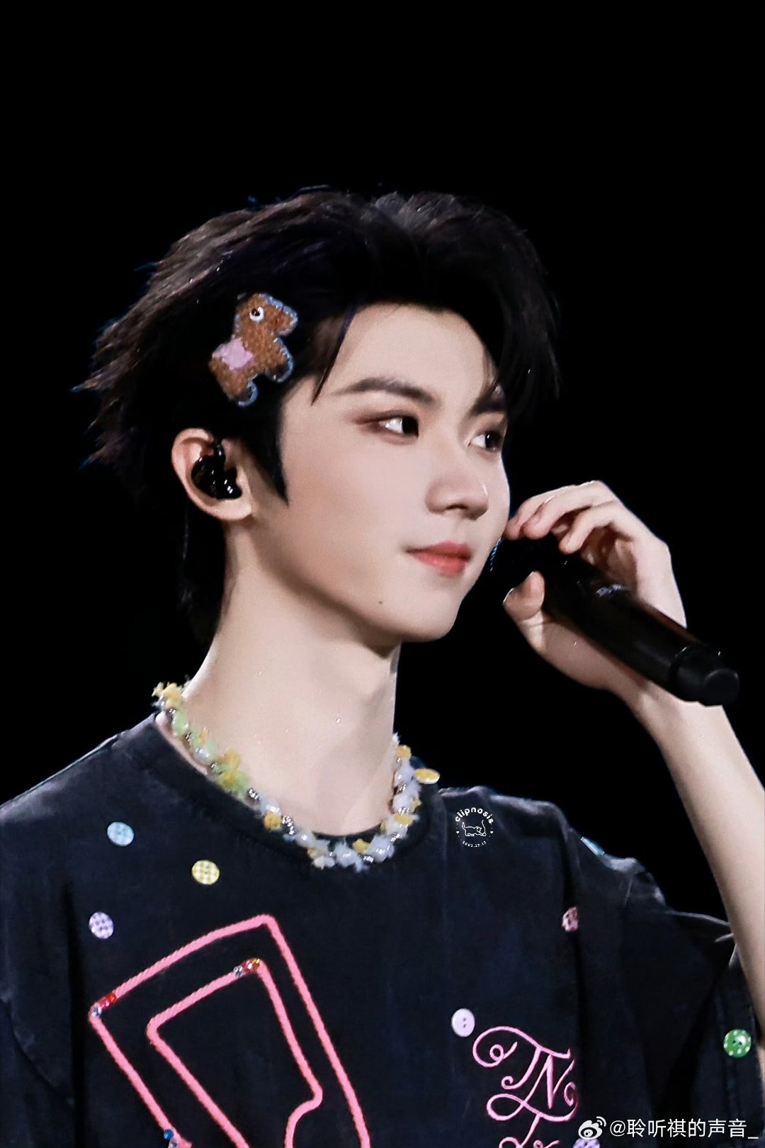 马嘉祺[超话]马嘉祺廿二巡光拓宇回响 💜马嘉祺1212生日快乐 "相机喜欢镜头