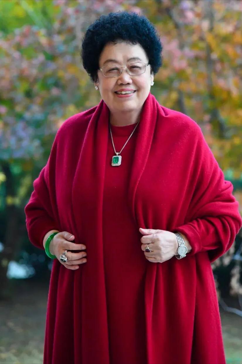 首富陈丽华说，我从不拖欠工人工资，从未让人家找上门要钱，人家辛辛苦苦干活，干嘛不