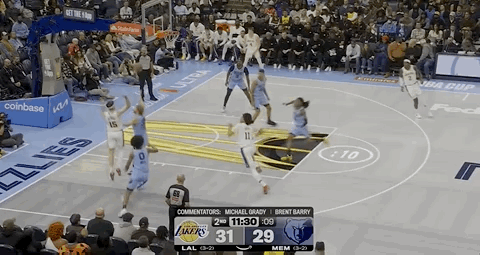 这球不算投篮犯规...没给海斯罚球 ​​​