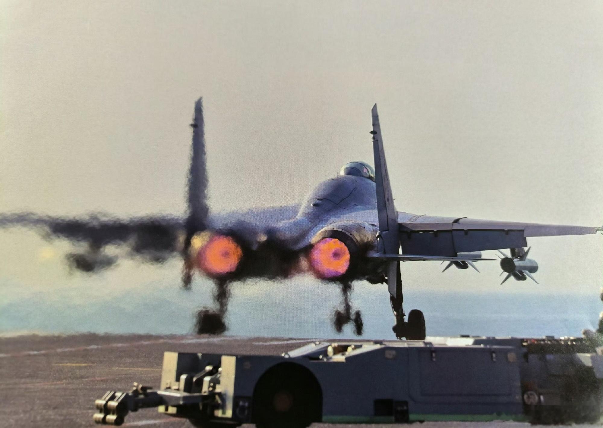 这点载重不够弹射看的没有空空弹，就这滑跃起飞都可以。中国海军舰载机烽火问鼎计划每