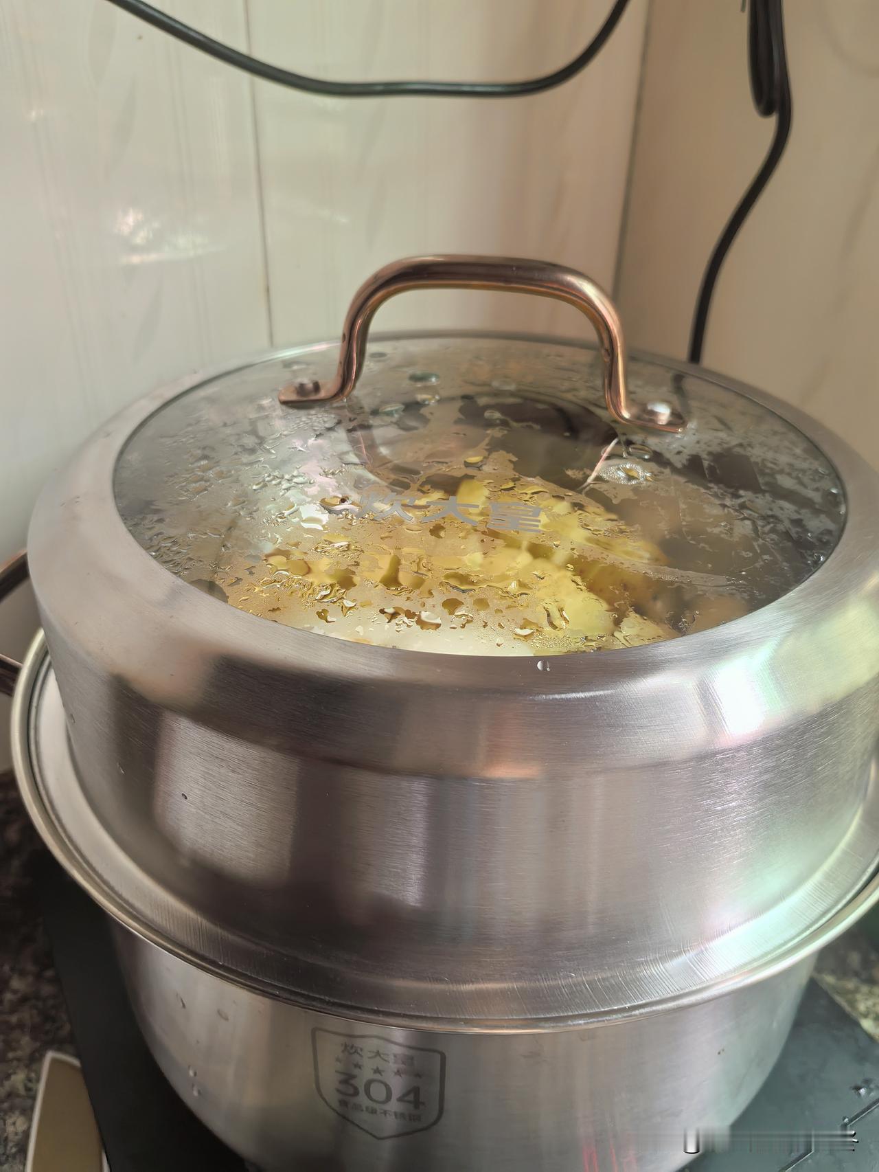 昨天把家里的不锈钢锅换了。看了关于劣质厨具严重影响健康的报道后，感觉毛骨悚然，出