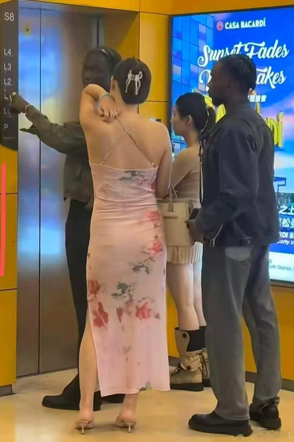 中国一些女孩喜欢黑人，恋爱自由，无可厚非，但多数不以结婚为目的，纯粹是变态…… 