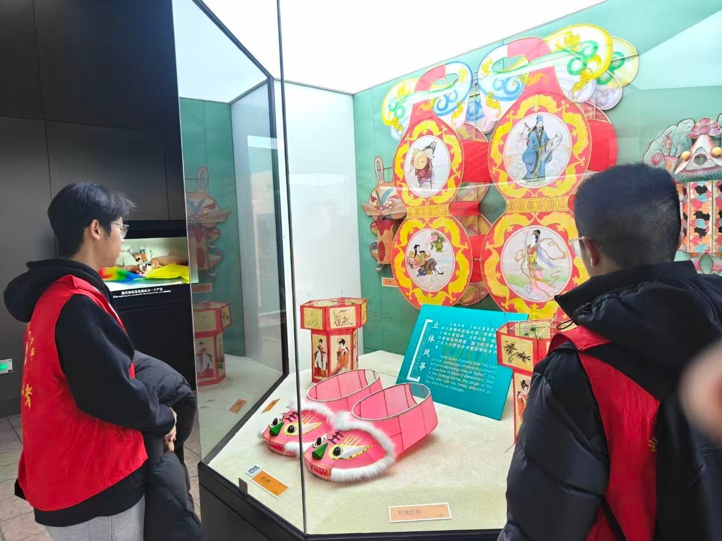 秦岭笑谈曲阜师范大学 【工坊悟四艺 纸鸢承匠心——曲园实践队解锁潍坊风筝非遗密码