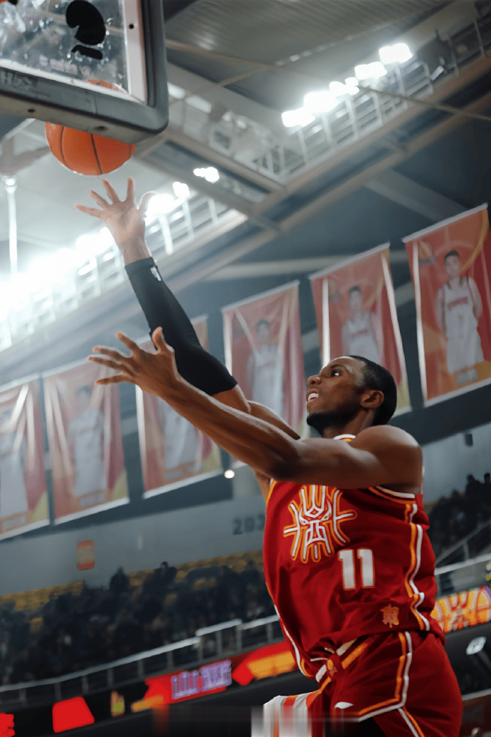 山西男篮社媒分享比赛图集：奋发图强，主场战胜江苏