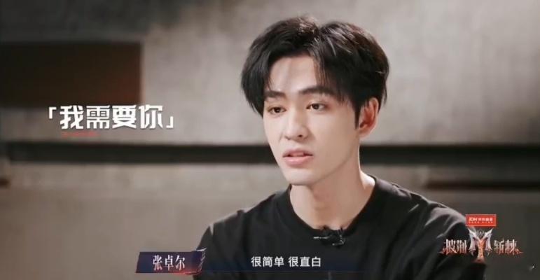 王传君把张卓尔当高音喇叭使张卓尔是野人部落高音担当野人部落名场面来了，张卓尔负责