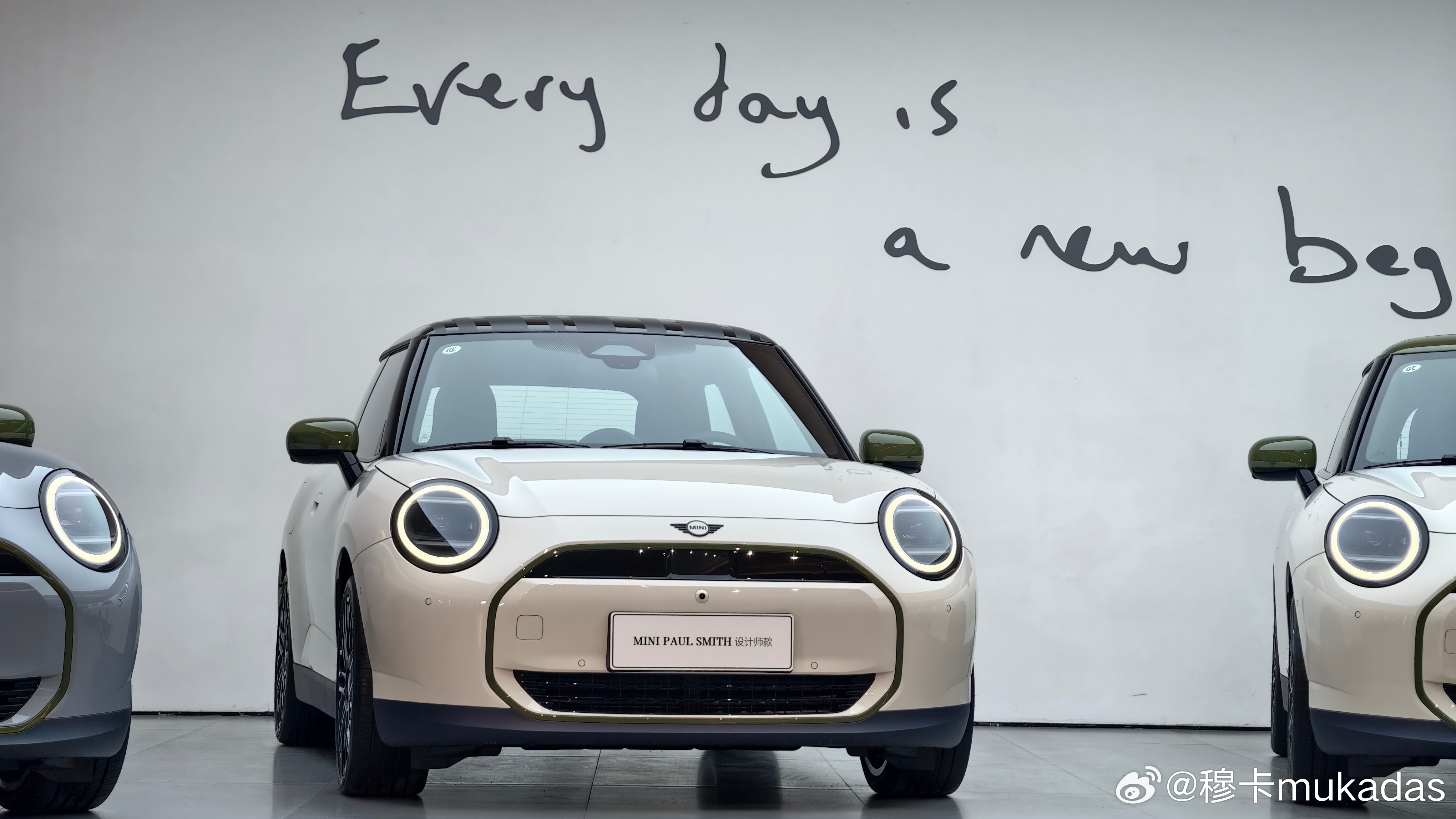 前几天匆忙间去看了个展，虽然时间短，但看到了彩色条纹王者Paul Smith和M