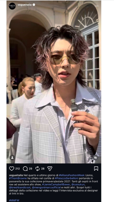 蔡徐坤双杀意版VOGUE和GQ蔡徐坤看秀顶级待遇蔡徐坤双杀意版VOGUE和GQ！