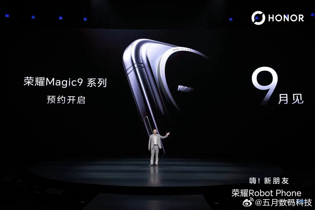 荣耀Robot Phone机器人手机发布了，就在8月，而荣耀还给大家带来了第二个