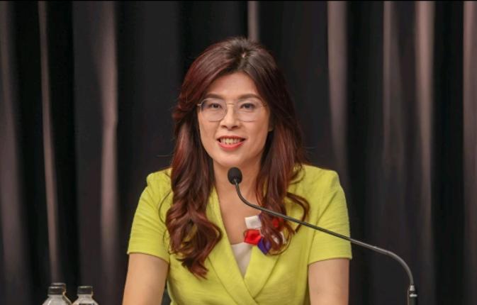 “台独”分子在机场闹事，新党主席吴成典亲自到机场为郑丽文送行！4月7日，根据岛内