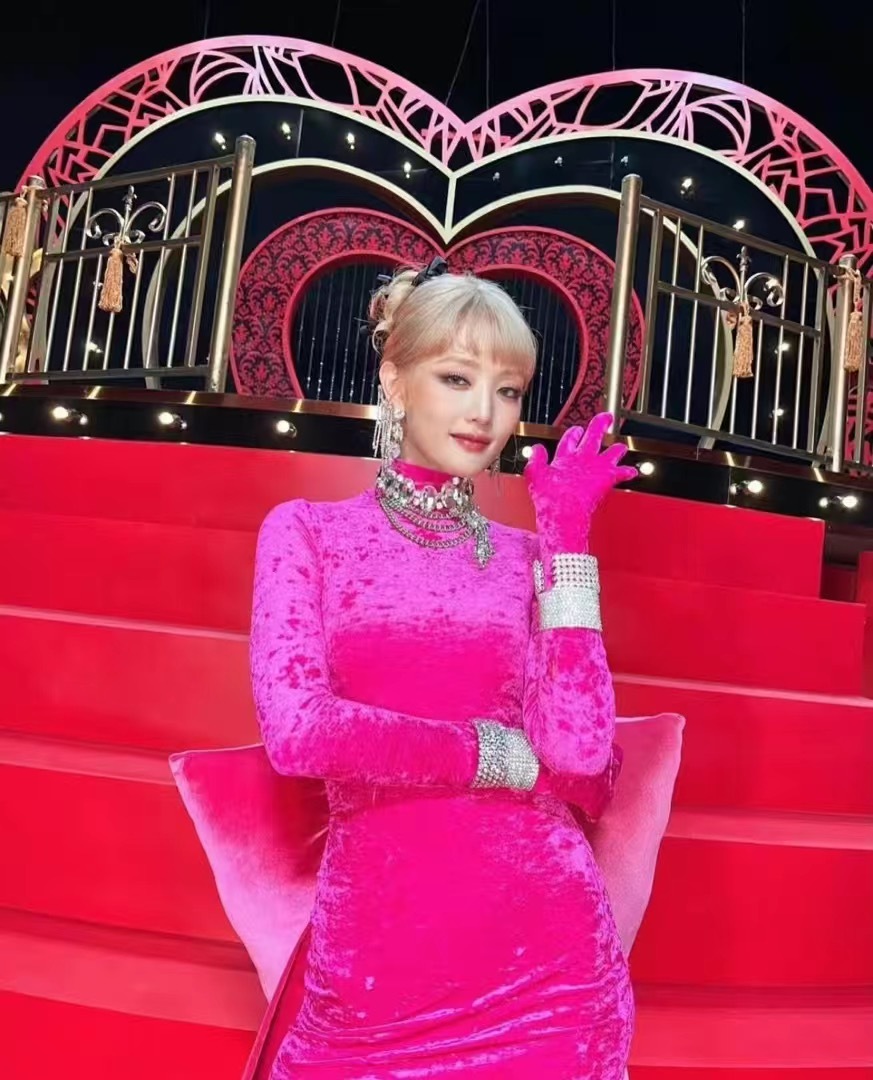 minnie金米妮 minnie梦幻主唱金米妮“世俗静谧清冷，唯独你眼里布满赤诚