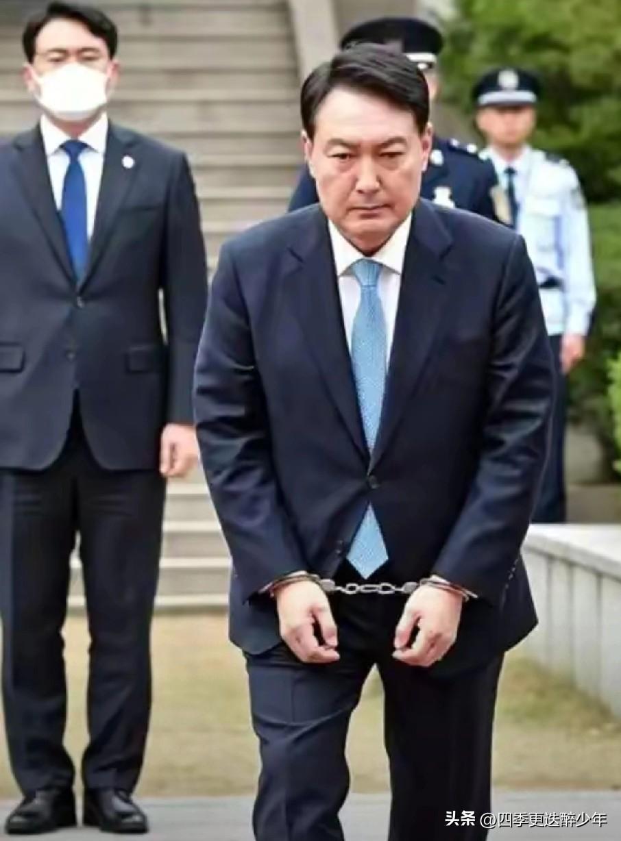 违背人民的意志终将被清算，尹锡悦已经得到了清算。下一个是谁呢？
  泽连斯基，离