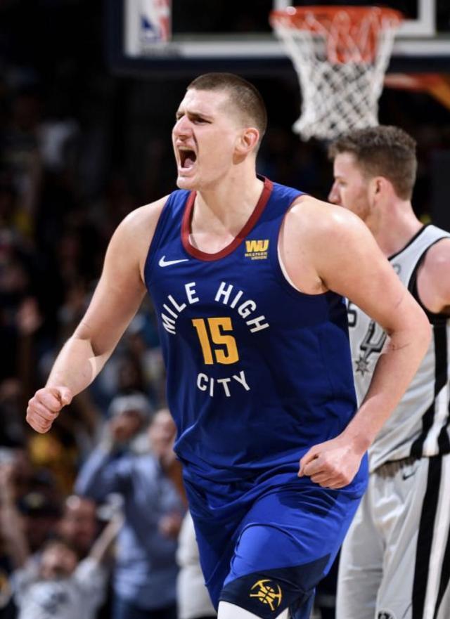 第一年约基奇和弩机的竞争，不到半个赛季弩机就明显后劲不足了，下半赛季约已经开始做