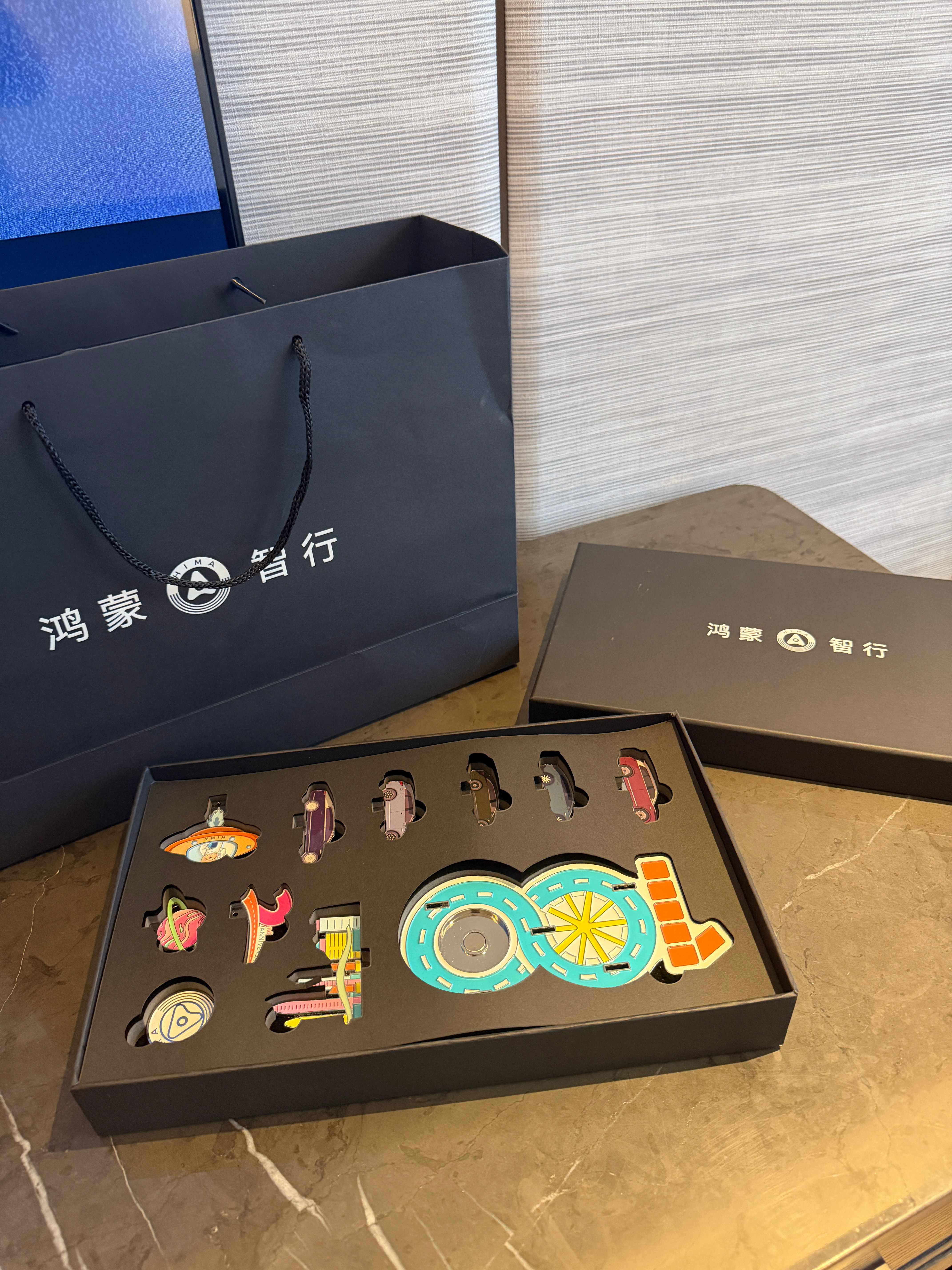 到达深圳！鸿蒙智行 媒体答谢宴 晚上不见不散呀 